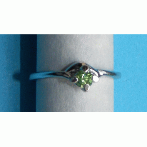 Zilveren ring met licht groene Swarovski, model AG, maat 17