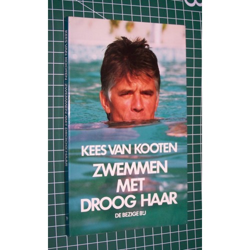 Zwemmen met Droog Haar - Kees van Kooten 