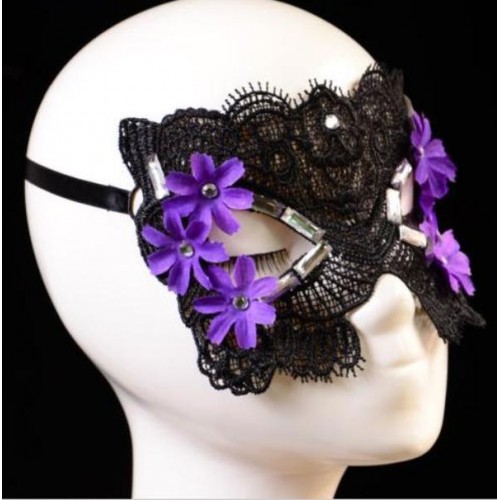 Zwart kanten masker met kristal en paarse bloemen