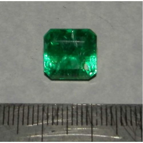 Smaragd GEH - emerald geslepen - 11x10mm - met certificaat