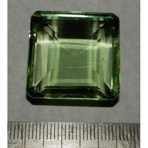 Groene Topaas GGB - emerald geslepen - 25,5x25,5mm