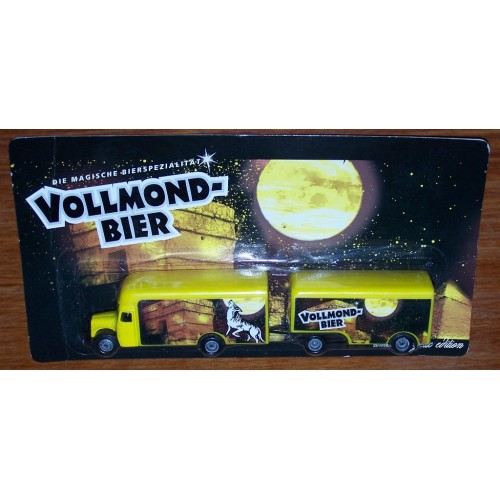 Mercedes truck met aanhanger van Vollmond-bier, geel