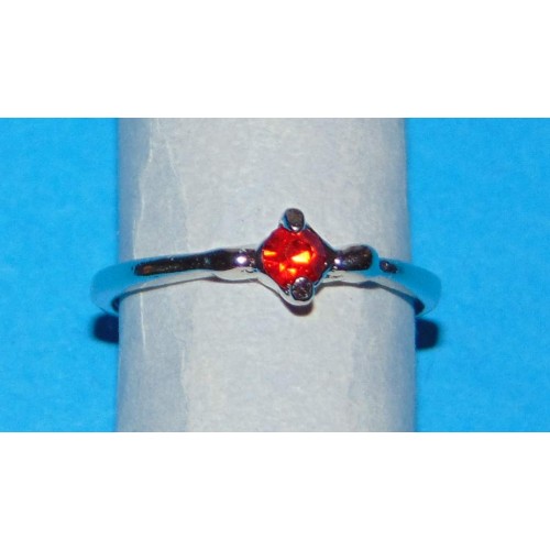 Zilveren ring met rode Swarovski, model AN, maat 17