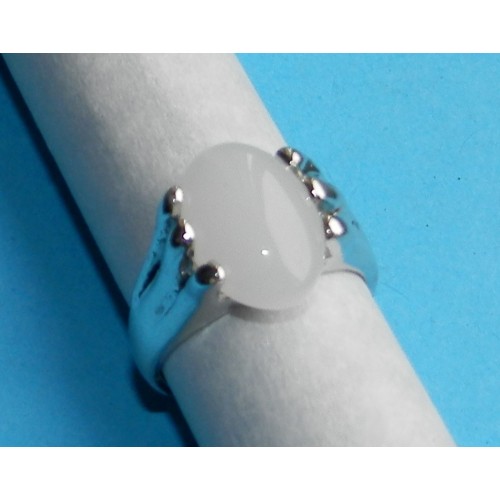 Zilveren ring met melkwitte agaat, model B, maat 17